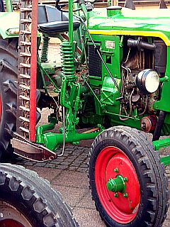 Oldtimer in grün: Traktor 