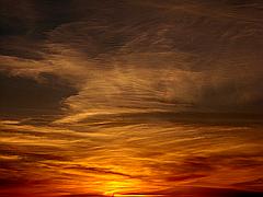 Bild: Flammendes Inferno - glut-roter Sonnenuntergang 