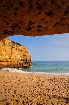 Höhle am Strand Albandeira