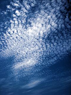 Fotos: Himmel mit Schäfchen Wolken