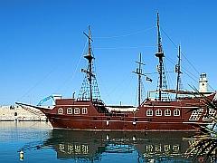 Museumsschiff im Hafen von Rethymno