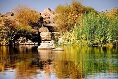 Im Nil: Katarakt bei Assuan