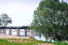 Brücke an der Loire in der Bourgogne