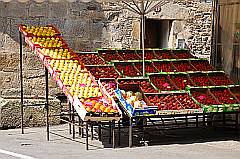 Marktstand mit frischem Obst