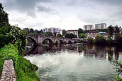 Flusslauf der L' Auzette in Limoges mit Brücke