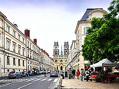 Rue Jeanne d'Arc mit Kathedrale Saint Croix