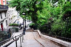 Treppen hoch auf den Montmartre in Paris