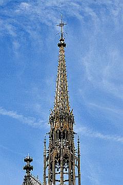 Kirchturm der Saint Chapelle am Justizpalast