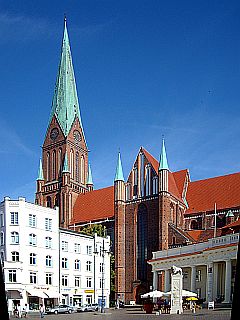 der Dom Schwerin - Seitenansicht