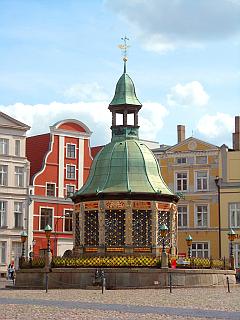 Die Wasserkunst - der alte Stadtbrunnen in Wismar
